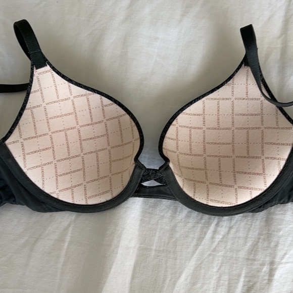 Victoria Secret Bra - Picture 3 of 6